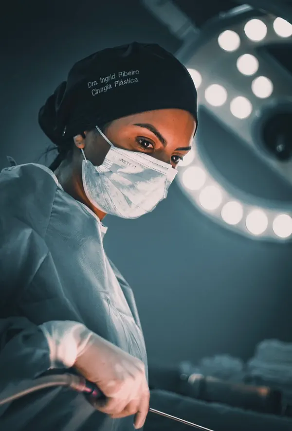 Dra. Ingrid Ribeiro — Registro em centro cirúrgico